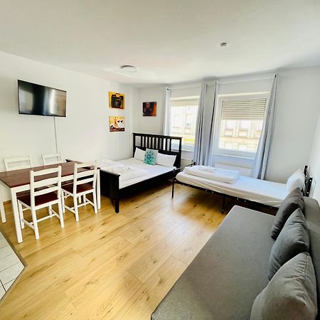 Studio Apartment In Stoetteritz With Balcony - Great Public Transport Links To The City Leipzig Exterior foto