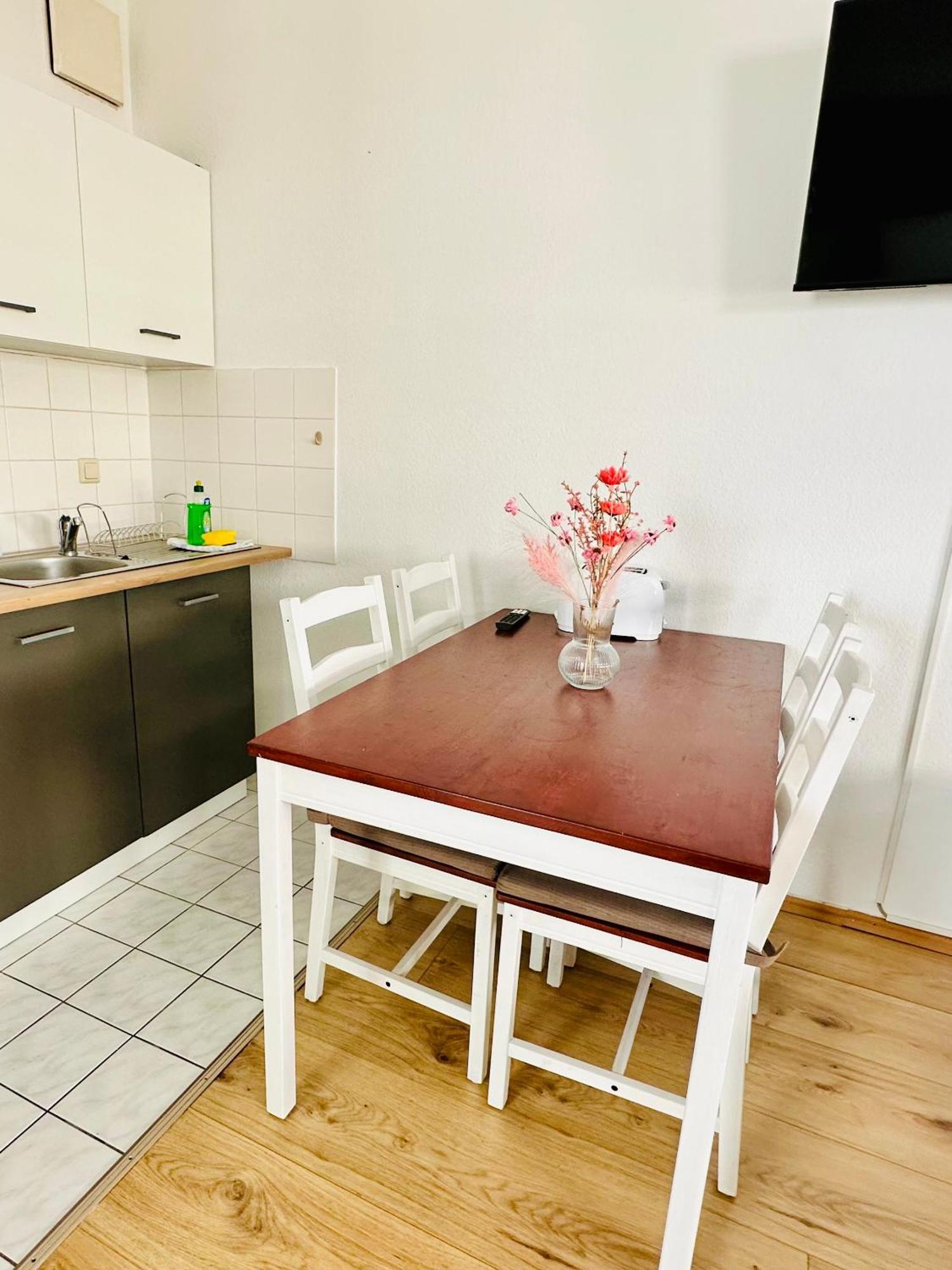 Studio Apartment In Stoetteritz With Balcony - Great Public Transport Links To The City Leipzig Exterior foto